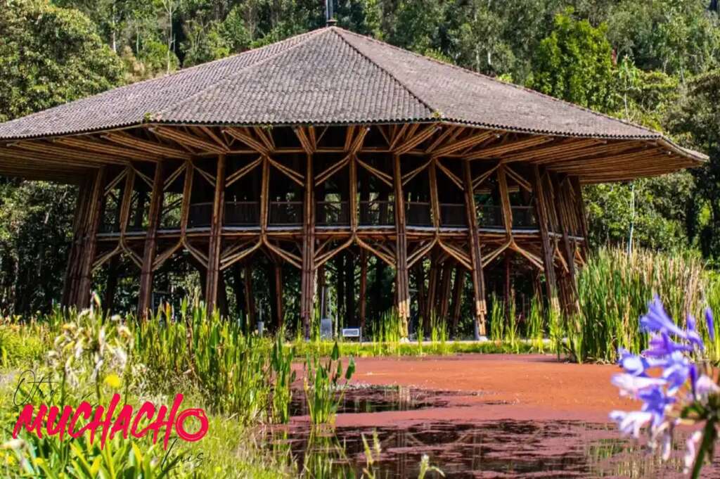 Pabellón de madera del Recinto del Pensamiento en Manizales.